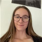 Actuellement étudiante en Fac de Psychologie, j'enseigne le français aux enfants d'école primaire.